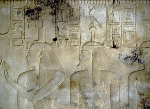 アビドス： セティ（セティ）1世の神殿、ファラオに従う女神たち。