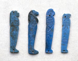 ホルスの息子のお守り、ギリシャローマ時代、紀元前332年-西暦395年（青いファイアンス） 作： School Egyptian