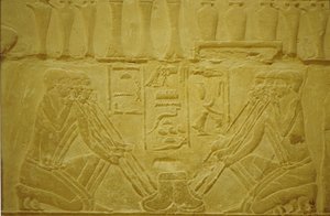 古代エジプト、壁面彫刻、金を精錬する宝石商、メレウカ・マスタバ／墳墓、エジプト、サッカラ、6王朝時代（写真） 作： School Egyptian