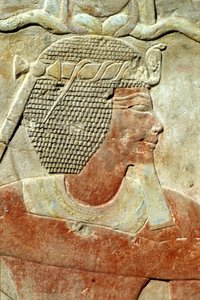 古代エジプト、壁画／彫刻、アテフ王冠をかぶったファラオ、カルナック神殿、ルクソール（写真）