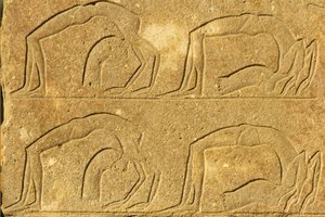 ルクソール、カルナック神殿、古代エジプト、壁画／彫刻、女性曲芸師（写真） 作： School Egyptian