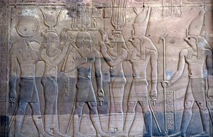 古代エジプト、壁絵／彫刻、ホルスに贈られるプトレマイオス13世、セベクとホルス神殿、コムオンボ（写真） 作： School Egyptian