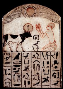 古代美術。セラペウムのステイル（石灰岩に描かれたもの）。アピス神の崇拝。石灰岩の彩色彫刻、エジプト、低位期（前664-332年）。パリ、ルーヴル美術館（Musee Du Louvre