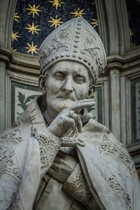 サンタントニーノ・ピエロッツィ（1389-1459）、フィレンツェ、花の聖マリア大聖堂のファサード、バットレス・ニッチの彫像（（ユネスコ世界遺産登録 作： School Florentine