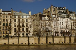 2006年3月、パリのサン・ルイ島にあるオルレアン邸の風景。 作： School French
