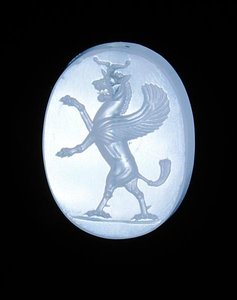 紀元前4～5世紀頃、クリミア・ニンファエウムの墓Vから出土したスカラボイド（カルセドニー） 作： School Greek