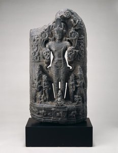 スーリヤ、c。 11世紀（黒泥石） 作： School Indian