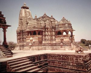 デヴィ・ジャガダンバ寺院の眺め 作： School Indian