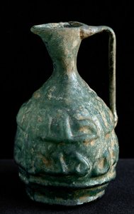 碑文入り小型ガラス製アンフォラ9～10世紀 イラク出土直径8.9cm パリ、ルーヴル美術館 作： School Iraqi