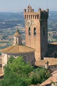 大聖堂の鐘楼（写真 作： School Italian