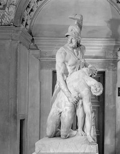 パトロクロスの体を支えるメネラウス（ギリシャの原画のコピー）（大理石