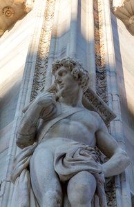 ミラノ大聖堂のファサードのテラモン（イタリア、ロンバルディア州）、詳細 作： School Italian