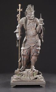 毘沙門天、鎌倉時代（木、金属、金箔、顔料） 作： Japanese School