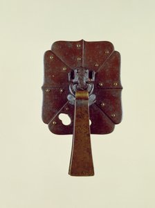 カエルのデザインが施された引き出しの取っ手（鉄と銅製） 作： 学校日本語