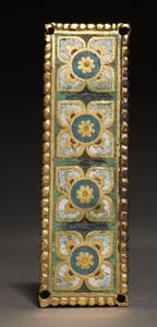 1200～1250年頃の聖遺物保管所のものと思われるプレート（金メッキ銅、シャンルベ・エナメル 作： School Mosan
