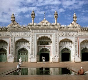 17世紀に建てられたモハッバット・カーンのモスクの様子 作： School Pakistani