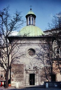 12世紀に建てられ、18世紀に近代化された聖アダルベルト教会（写真）。 作： School Polish