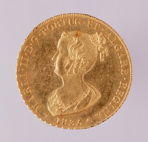 ポルトガル女王マリア2世（メアリー2世）（1819-1853）の金冠 1835年直径3.1cm ナポリ、ムゼオ・アルケオロジコ 作： School Portuguese