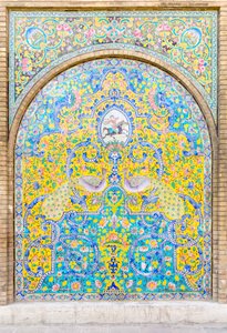 イラン、テヘランのゴレスタン宮殿のタイル細工（写真） 作： School Qajar