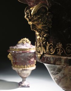 花瓶のペア、1790年頃（ジャスパーとオルモル） 作： School Russian