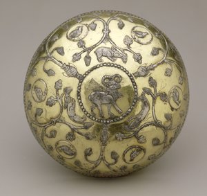 ボウル 紀元後6～7世紀 金彩・彫刻を施した銀製のボウル 作： School Sasanian