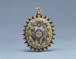 キリストと情熱のシンボルが描かれた両面ペンダント、および長老の間の寺院のキリスト、16世紀後半から17世紀初頭（オフホワイトの地面に金、エナメル、暗褐色のインク） 作： School Spanish