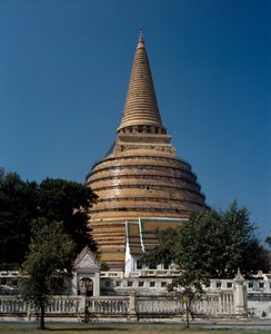 仏教寺院の眺め 作： School Thai
