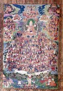 偉大な改革者ツォンカパ（玉ねぎの谷から来た男）。1358年、チベット東部のアムド州に生まれ、ガンデンやセラの僧院を建て、厳格な典礼改革を導入し、僧院規則の遵守を課した。 作： School Tibetan