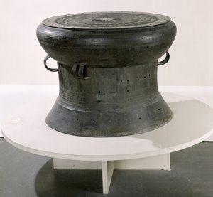 ドンソン式太鼓 紀元前2～1世紀 青銅製 (181009も参照) 作： School Vietnamese