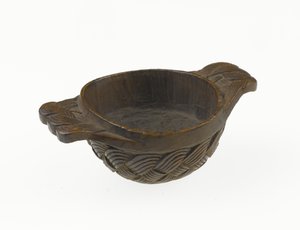 Quaich（クアイチ）：1700年頃、木製のハイランド・ボウルまたは酒器（木製 作： Scottish School