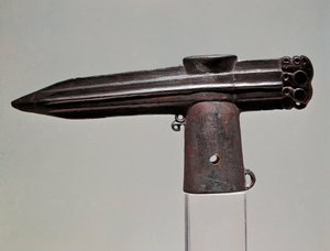 アート・スキタイ（スキタイ文明またはスキタイ）：クラスノヤーク地方（シベリアおよびアルタイ）の青銅製斧。紀元前7～2世紀。サンクトペテルブルク、エルミタージュ美術館 作： Scythian