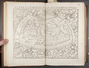 グローブ、コスモグラフィア出身、1544 作： Sebastian Munster