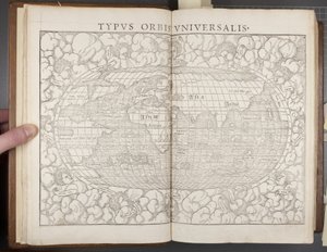 グローブ、コスモグラフィア出身、1544 作： Sebastian Munster