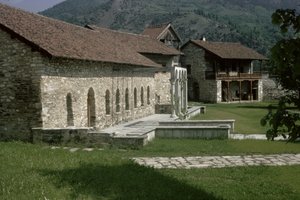 食堂とゲストハウス、12世紀後半 作： Serbian School
