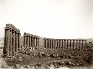 1867年、ジェラシュ、北西からの楕円形の柱状の広場 作： Sergeant Henry Phillips