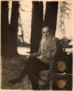 ロシアの作家レオ・トルストイ、ヤスナヤ・ポリャーナ、ロシア、トゥーラ近郊、1908年 作： Sergey Produkin Gorsky