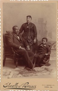 家族の肖像,c.1895年（写真） 作： シャドル＆バッサー