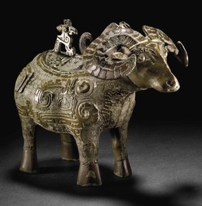 儀式用のラム型ワイン容器、ゴング（ブロンズ） 作： Shang Dynasty Chinese School