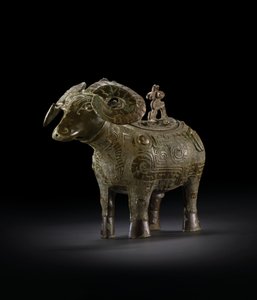 儀式用のラム型ワイン容器、ゴング（ブロンズ） 作： Shang Dynasty Chinese School