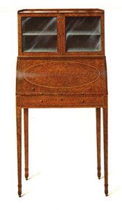 アンボイナ材の書き込みキャビネット。 1908。