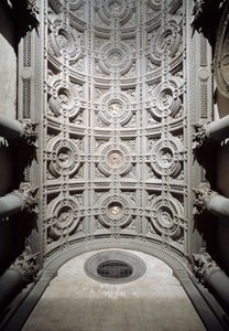 シモーネ・デル・ポライオーロ・ディット・イル・クロナカ（1457-1508）が実現した教会の前庭のアーチ型天井の内観（シモーネ・デル・ポライオーロによる前庭のアーチ型天井）。 作： Simone del  Pollailo
