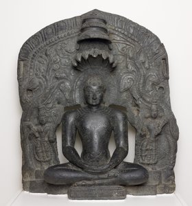 瞑想に座った蛇のフードを持ったジャイナ・ティールタンカラ・パールシュヴァナタ（Dhyanamudra）、インド、カルナータカ州（亜塩素酸塩） 作： South Indian School