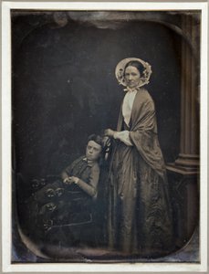 無題 (ボンネットとショールを着た女性と座っている息子) 作： Southworth and Hawes