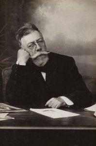 アンヘル・ギメラ（1845～1924）、スペインの劇作家（モノクロ写真）