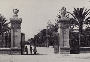 カディス：ジェノヴェス・パークの入り口（モノクロ写真 作： Spanish Photographer