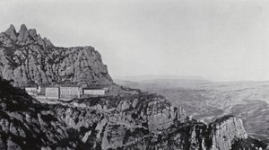 モンセラットの全景（モノクロ写真）