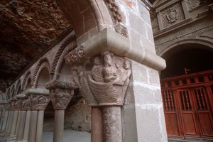弟子たちを呼ぶキリストを描いたアーケードの首都 作： Spanish School