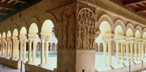 キリストとエマオの巡礼者、回廊の角柱からの救済 作： Spanish School