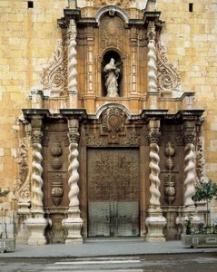 18世紀に建てられたスペイン・ベニカルロのサン・バルトロメ教会のファサードの詳細（写真 作： Spanish School