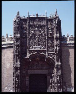 Gothic Art Isabelin: facade du college saint Gregoire (San Gregorio) 1488-1496 Valladolid, Spain (ゴシック美術：コレジオ(Colegio de San Gregorio)のファサードの様子 Valladolid Spain)